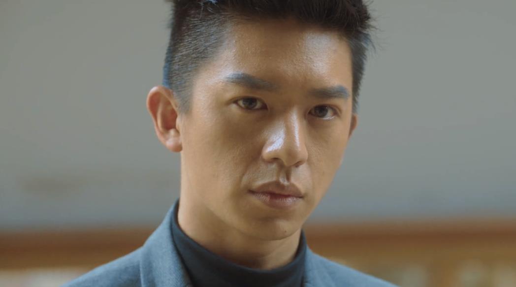 《硬击》上映,高冷保镖遇上傲娇小姐,梁小龙又来打