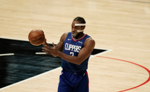 唇部撕裂缝八针!伦纳德戴面具打球呼吸困难 打趣伊巴卡被摆上货架