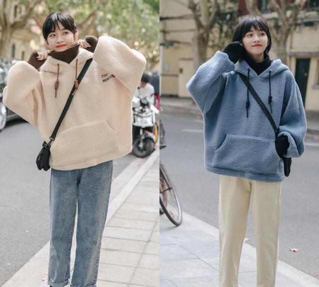 卫衣里面要穿衣服吗_休闲卫衣搭配什么裤子