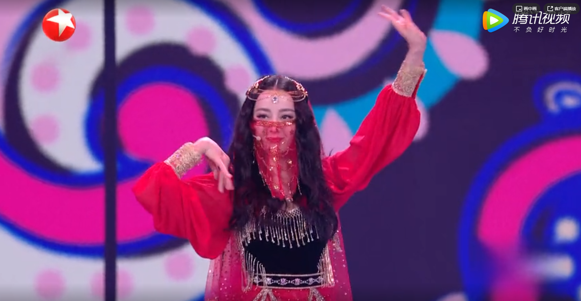 自古西域出美女,迪丽热巴带来的《打起手鼓唱起歌》别有一番滋味