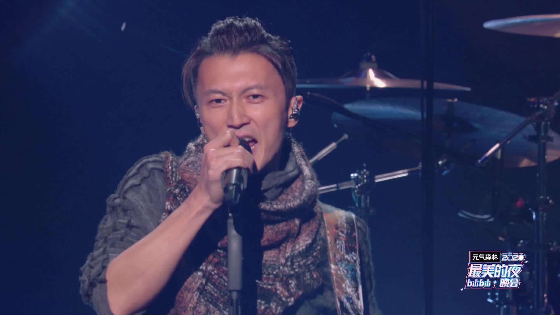 b站跨年晚会 谢霆锋现场版的《感应》,好听就完事了!