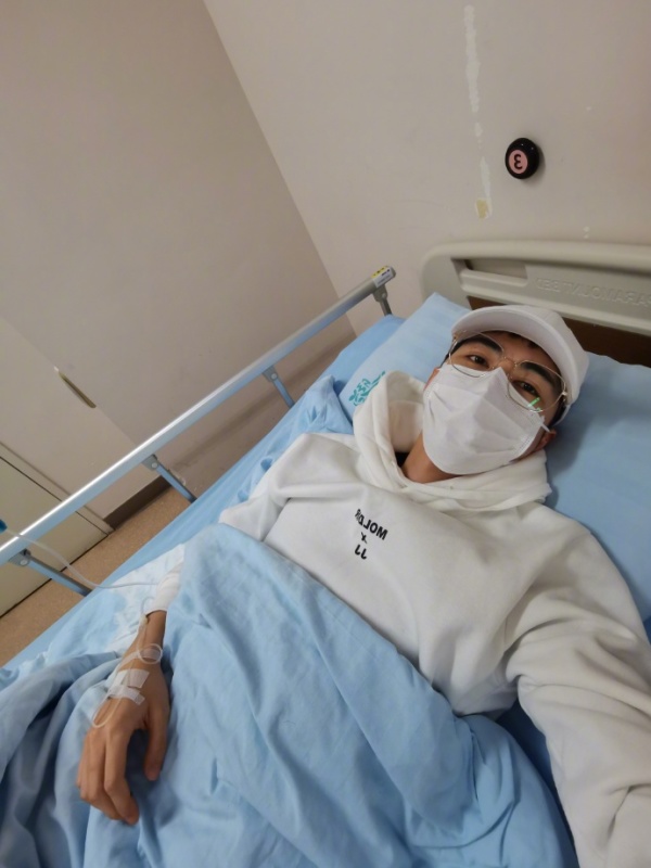 陈学冬也身体抱恙,躺病床打点滴自侃:2020最后一天在医院|陈学冬|抱恙
