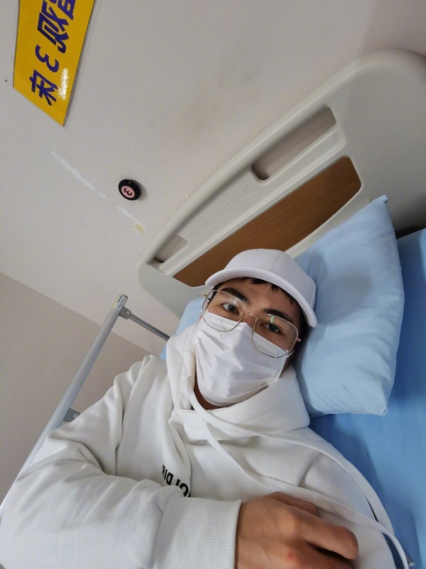 陈学冬也身体抱恙,躺病床打点滴自侃:2020最后一天在医院|陈学冬|抱恙