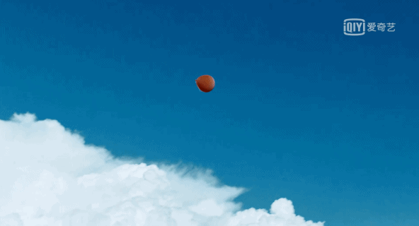 一个破灭,一个飘向蓝天.