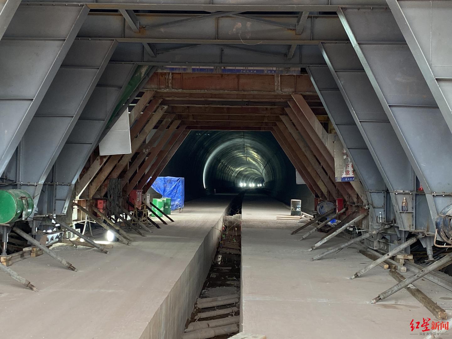 成渝高铁隧道图片图片