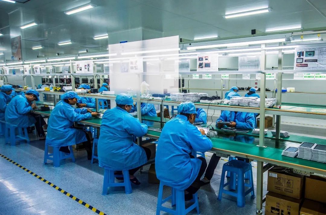 开远市轻工业产业园内企业生产车间(陆忠 摄)