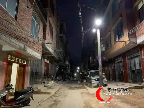 昭平县马江镇主干道路灯全亮了