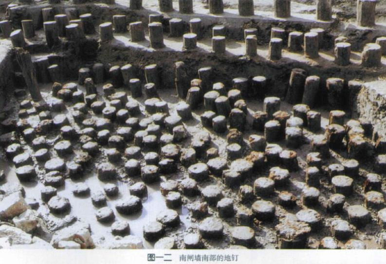 志丹苑元代水闸考古发现，图片出自上海市普陀区志丹苑元代水闸遗址发掘简报。赵敏华 供图