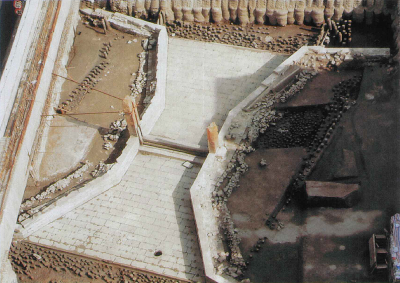 志丹苑元代水闸考古发现，图片出自上海市普陀区志丹苑元代水闸遗址发掘简报。赵敏华 供图