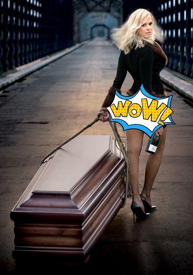 波兰艳丽模特为棺材作宣传惹争议,生产商称美女和棺材都值得拥有