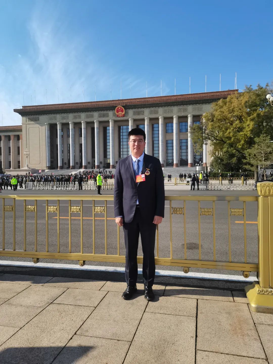 全国劳模杨铧:建功新时代,打造大健康航母企业|现代