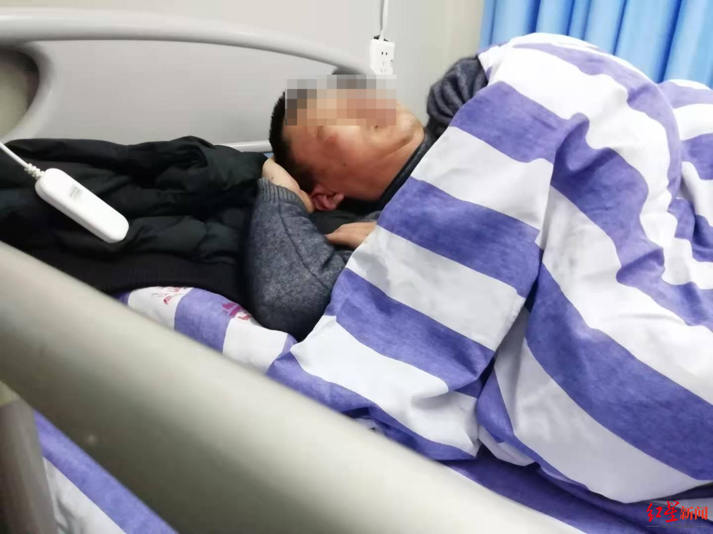 愤怒！拒绝超员行车引乘客不满，四川自贡一出租车司机遭多人殴打休闲区蓝鸢梦想 - Www.slyday.coM