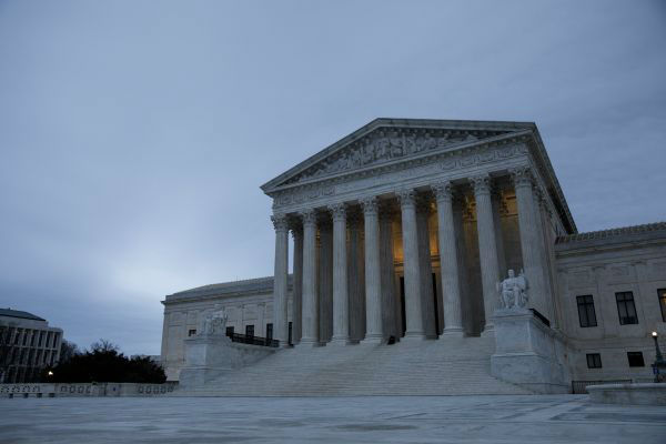 这是3月12日在美国华盛顿拍摄的美国最高法院。新华社发