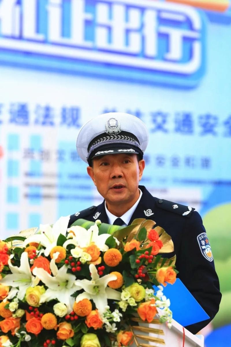 "全国交通安全日"启动仪式上,市委副秘书长田丛荣,市公安局党委副书记