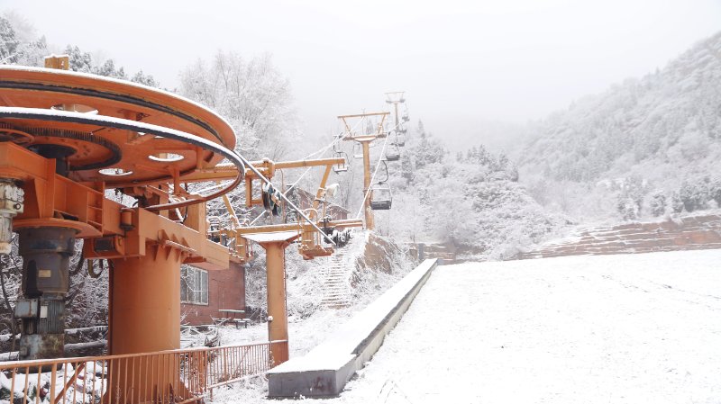 南部山区金象山下雪了,滑雪季走起