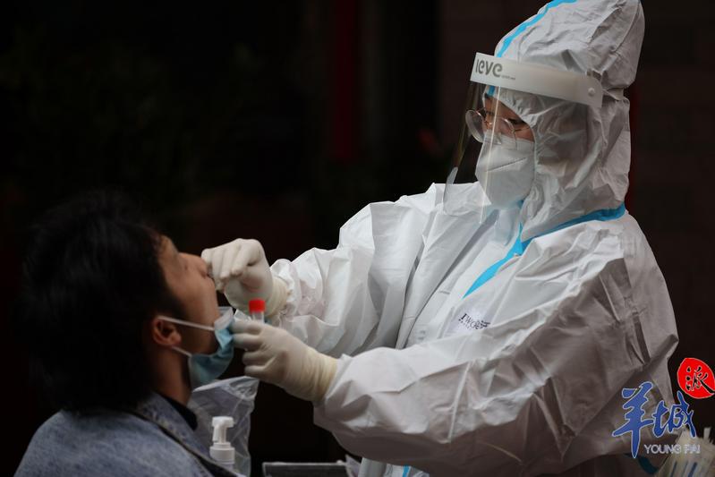 图片新闻深圳罗湖笋岗村全面消杀南区居民做核酸检测