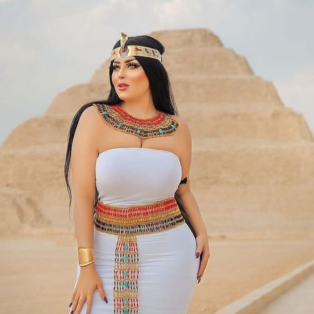 网红在金字塔前凹性感造型,结局意外……|埃及_新浪科技_新浪网