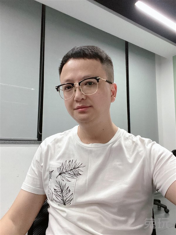 鹰角网络首席执行官黄一峰