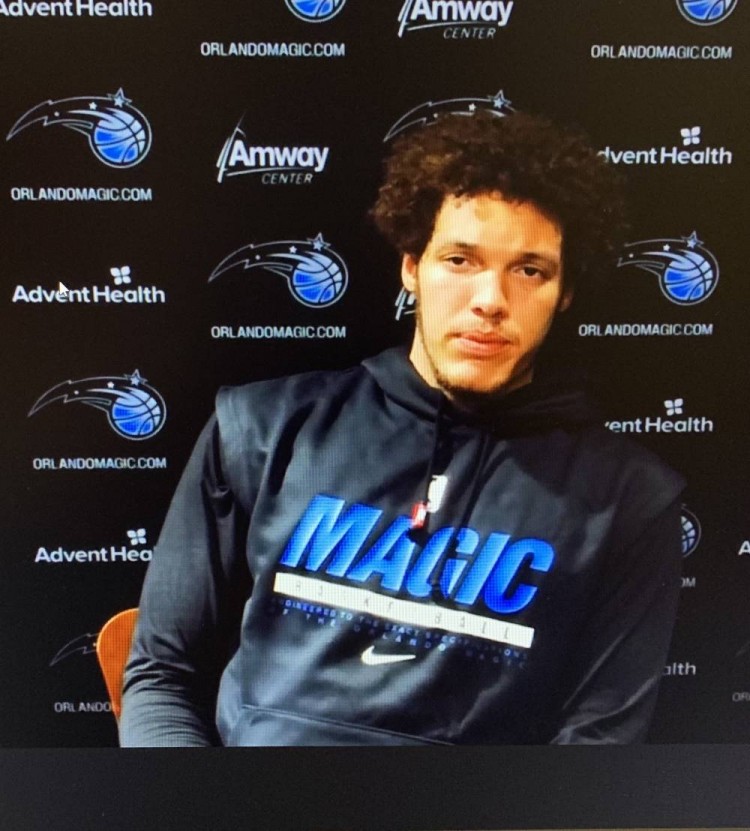 什么造型?许久不见的阿隆-戈登留起了长头发