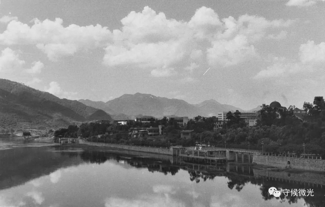 滑动查看老照片