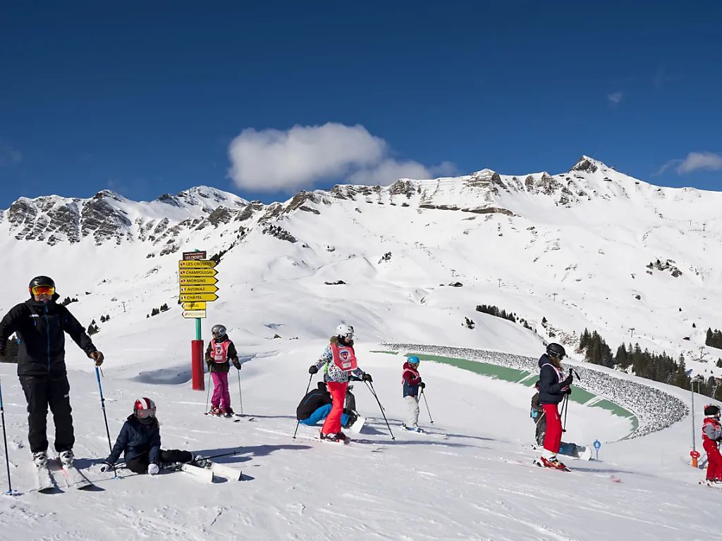 抗议滑雪禁令法国小镇投奔瑞士