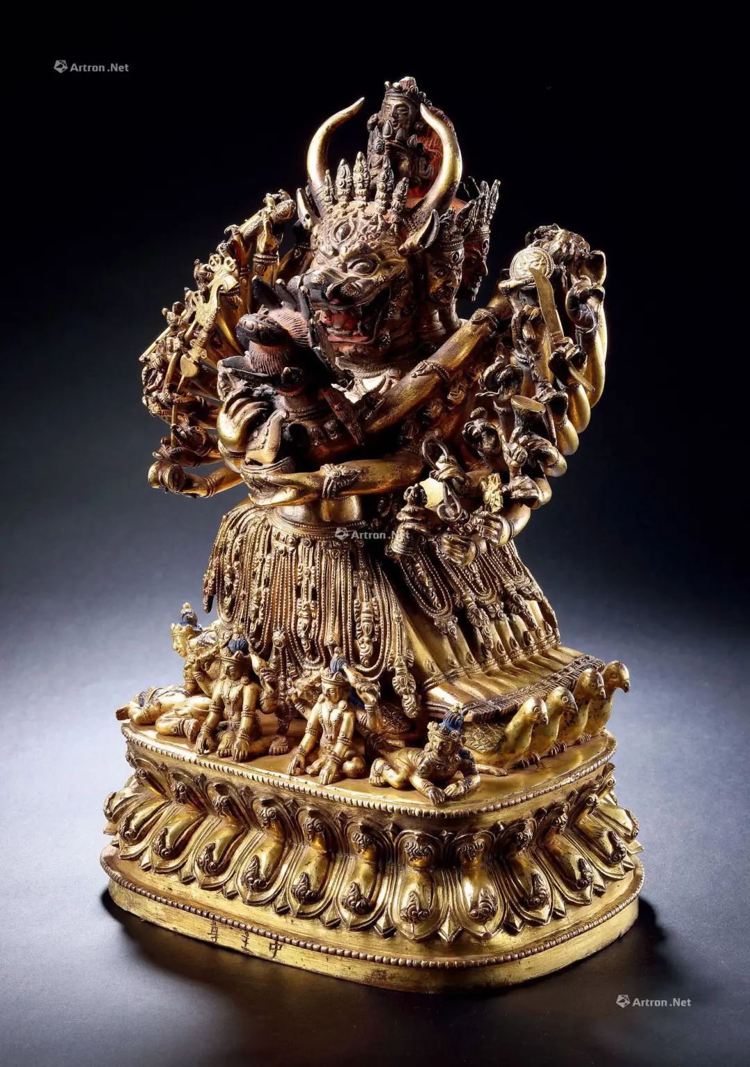 5万元15世纪早期 铜鎏金大威德金刚高29.5cm成交价:517.