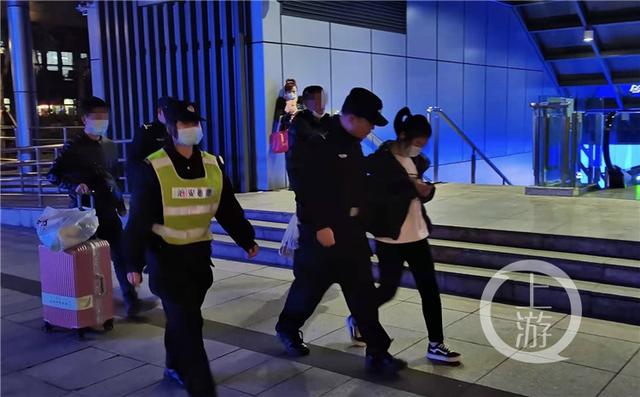 15岁陕西女生只身坐火车欲赴佛山见山东网友 走到重庆被“拦下”休闲区蓝鸢梦想 - Www.slyday.coM