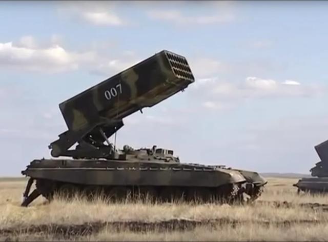 匹诺曹的长鼻子:威震中东的tos1喷火坦克,射程增至15公里