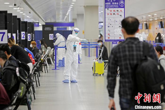 浦东机场海关旅检处坚守三百多天 筑牢疫情防线