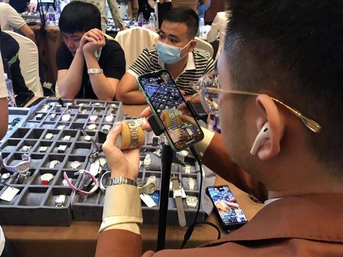 “走播”蹿红背后：“二奢”市场疫后井喷