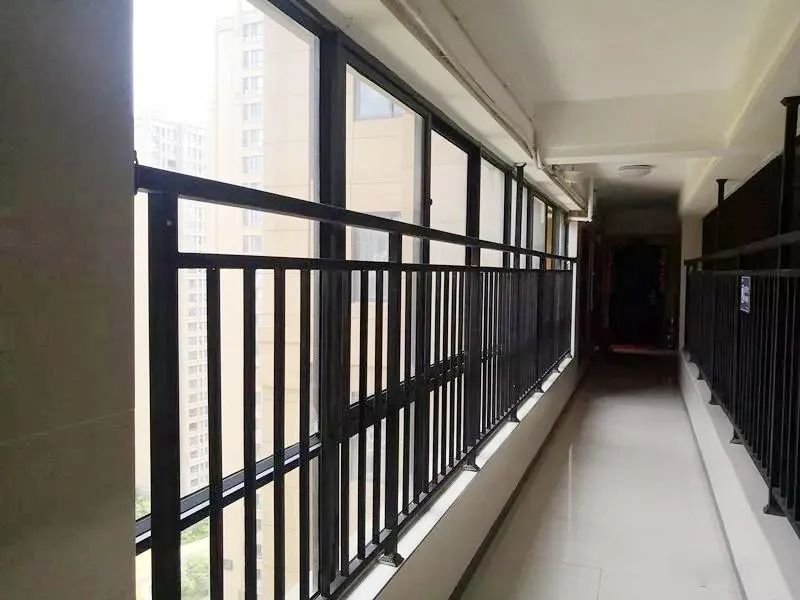 易坠楼/大公摊,郑州高层连廊怨言这么多你为啥买?