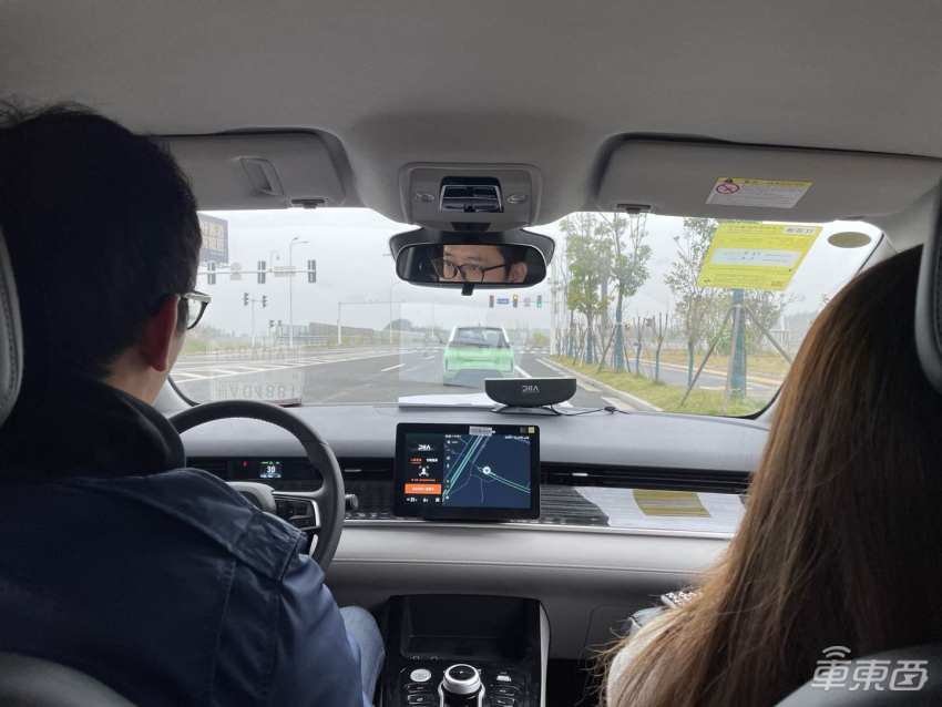 抢先体验滴滴定制网约车:后排堪比头等舱,能看电视能唱歌