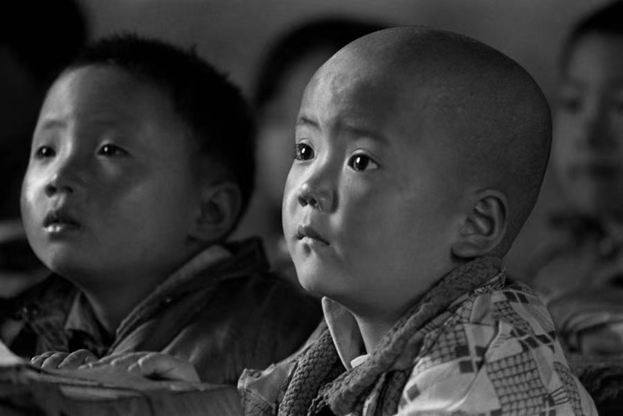 希望工程“大眼睛”摄影师解海龙:四十年,坚持让手里的相机有温度休闲区蓝鸢梦想 - Www.slyday.coM