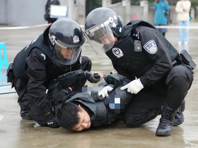 乐山市公安局组织2020年全市巡(特)警队伍暨应急处突预备队全警实战大