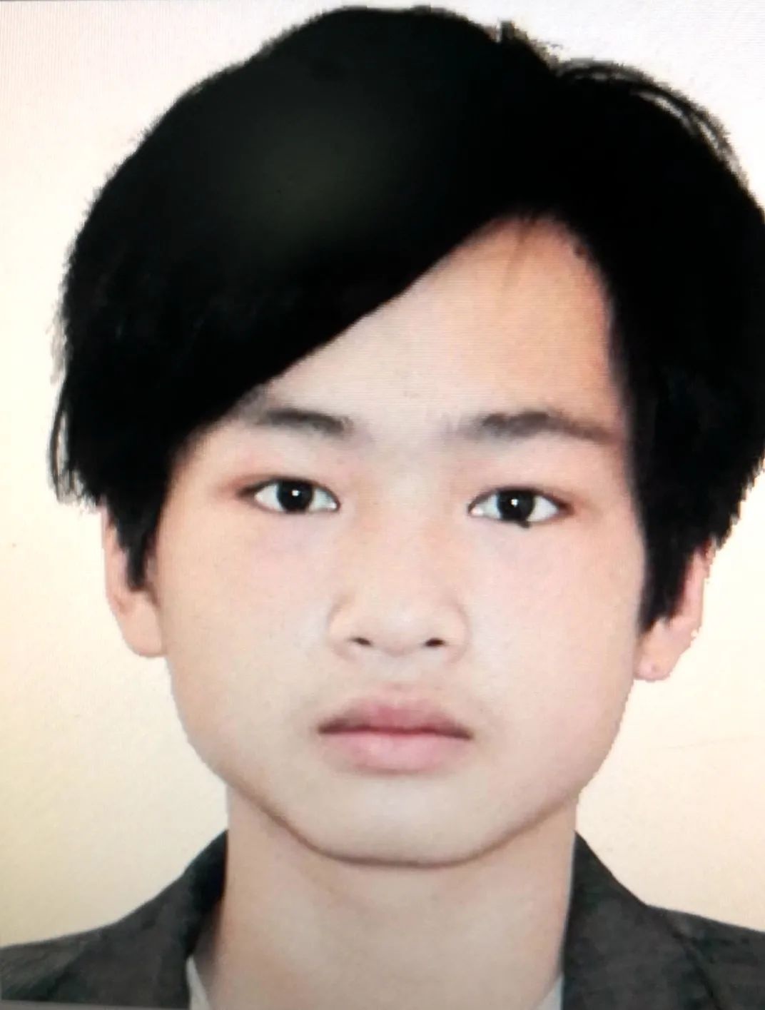 程军,男,22岁,通城人 户籍所在地:通城县隽水镇古龙村一组 涉嫌罪名