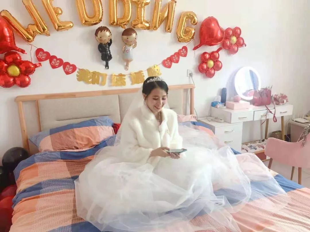 大婚当天新郎缺席,妹子独自完婚却说“幸福”(图)