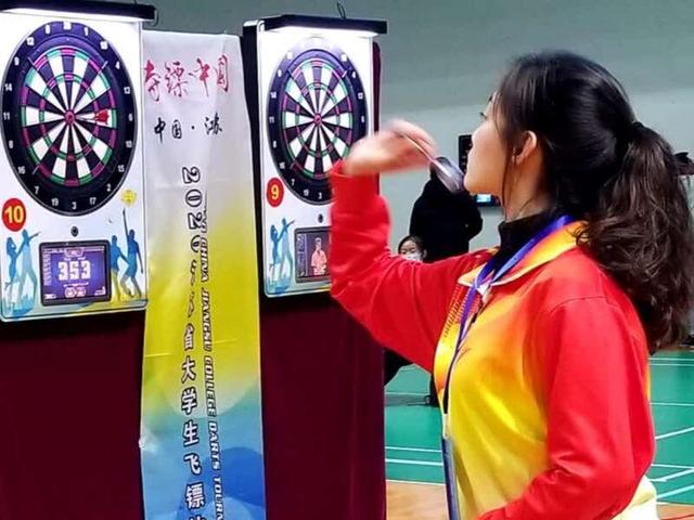 江苏举办首届大学生飞镖赛