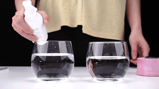 ▲左边，普通牙膏；右边，六必治牙粉，1秒即溶。