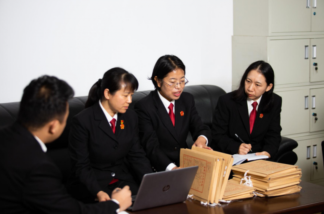 女法官职业发展前景怎么样 女法官做伴侣有哪些优势和不足