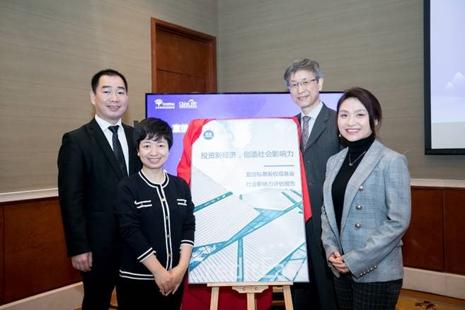 图：郭沛源（左1）、廖俊霞（左2）、黄晶生（右2）、徐秀玲（右1）