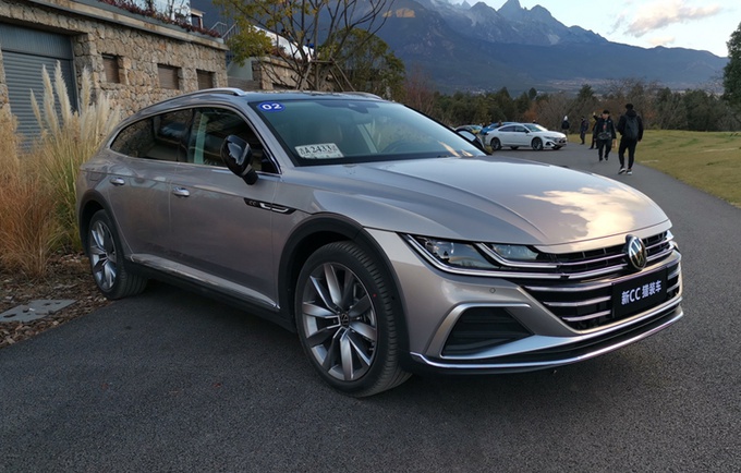 一汽-大众新cc家族售价24.99万元起