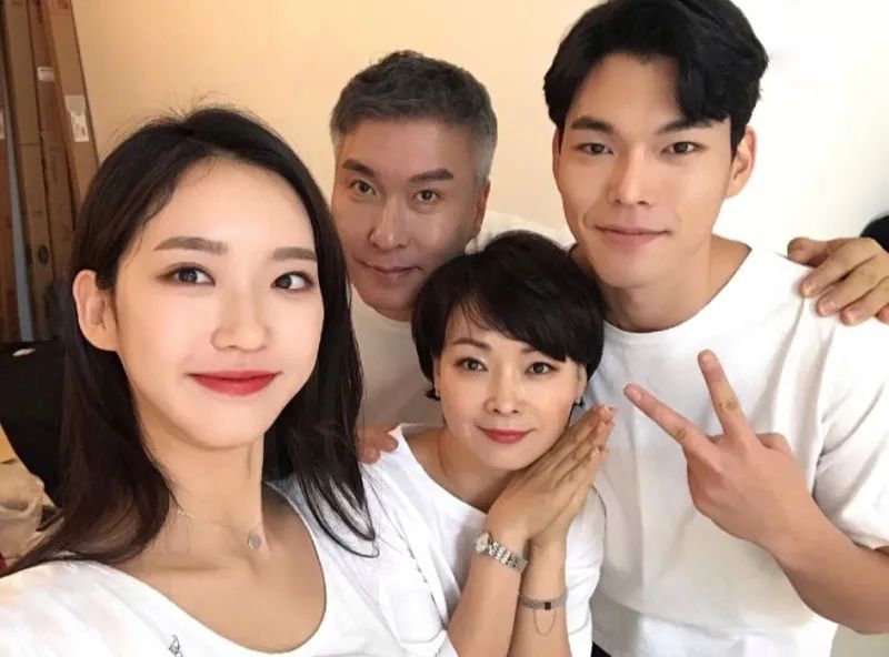 陈智熙饰演的是姜玛莉和刘东弼的女儿,娇惯清高的公主刘珍妮.