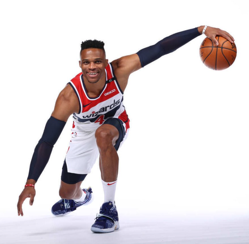 威少奇才定妆照来了:身穿4号笑容满面