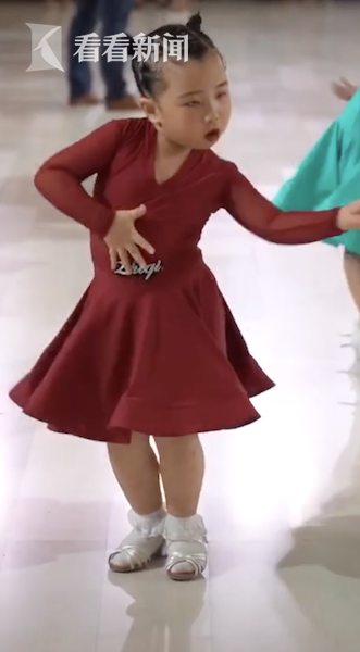 辣目洋子热舞喊话拉丁舞萌娃找到了小老妹儿