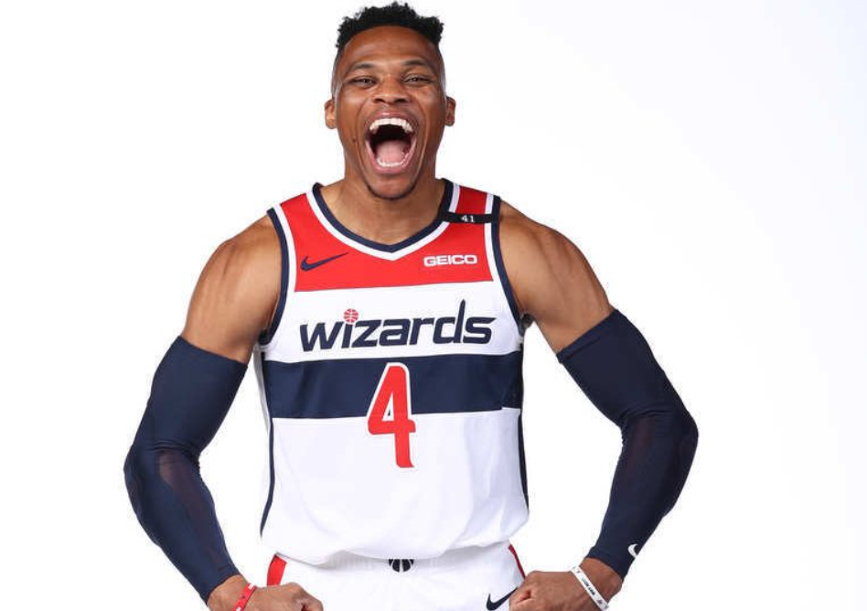 威少奇才定妆照来了:身穿4号笑容满面