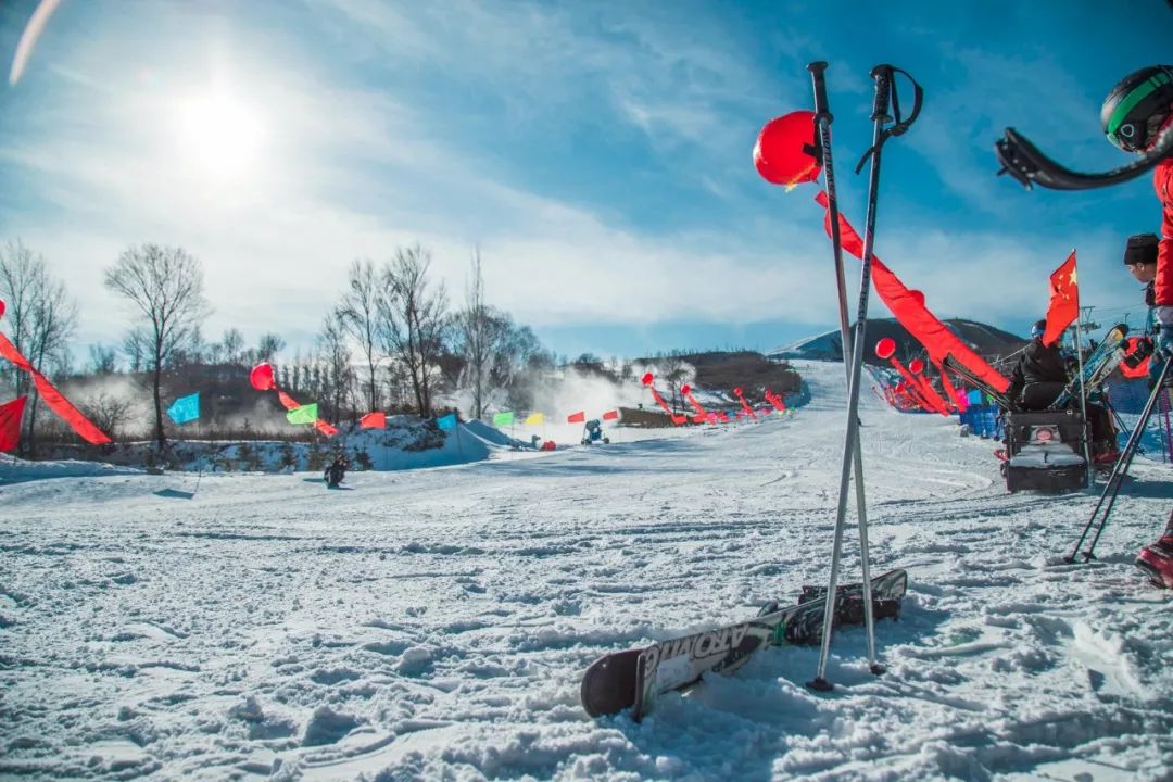 滑雪门票不限量免费送咱固原的娅豪国际滑雪场要承包你的整这个冬天
