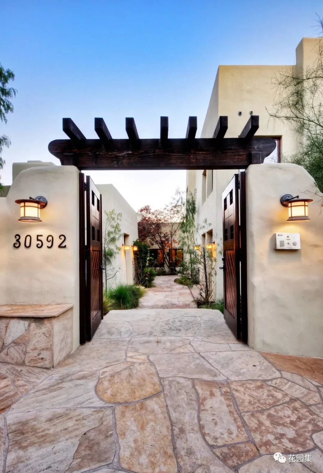 谁说院门口的设计就不能高级看庭院入户门的设计技巧都在这里啦