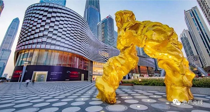 深圳中心·天元外景“中央大街·预言者” 图片来源：地产火线