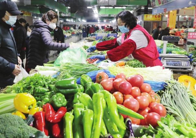 逛逛菜场 体味城市烟火气|公共空间|菜场|买菜_新浪新闻