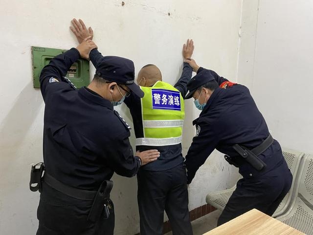 衡阳铁路公安处:衡阳所开展现场盘问和人身检查专题练兵活动